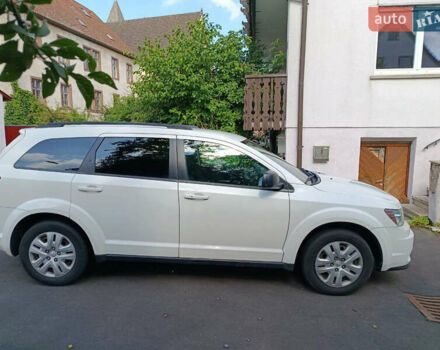 Белый Додж Джорни, объемом двигателя 2.36 л и пробегом 105 тыс. км за 11000 $, фото 3 на Automoto.ua