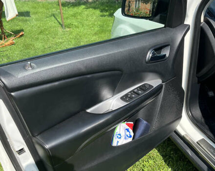 Белый Додж Джорни, объемом двигателя 3.6 л и пробегом 143 тыс. км за 13200 $, фото 5 на Automoto.ua