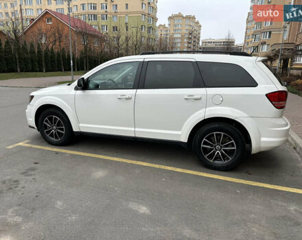 Білий Додж Джорні, об'ємом двигуна 2.4 л та пробігом 170 тис. км за 11700 $, фото 5 на Automoto.ua