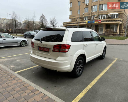 Білий Додж Джорні, об'ємом двигуна 2.4 л та пробігом 170 тис. км за 11700 $, фото 9 на Automoto.ua