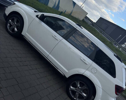 Белый Додж Джорни, объемом двигателя 2.36 л и пробегом 118 тыс. км за 12500 $, фото 2 на Automoto.ua