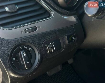 Білий Додж Джорні, об'ємом двигуна 2.36 л та пробігом 200 тис. км за 11900 $, фото 8 на Automoto.ua