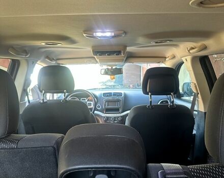 Белый Додж Джорни, объемом двигателя 2.4 л и пробегом 150 тыс. км за 13000 $, фото 6 на Automoto.ua