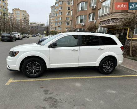 Білий Додж Джорні, об'ємом двигуна 2.4 л та пробігом 170 тис. км за 11700 $, фото 6 на Automoto.ua