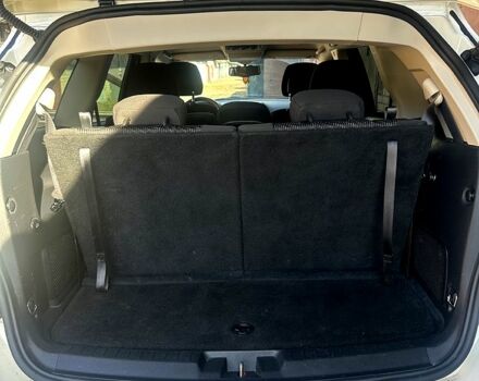 Белый Додж Джорни, объемом двигателя 2.4 л и пробегом 150 тыс. км за 13000 $, фото 7 на Automoto.ua