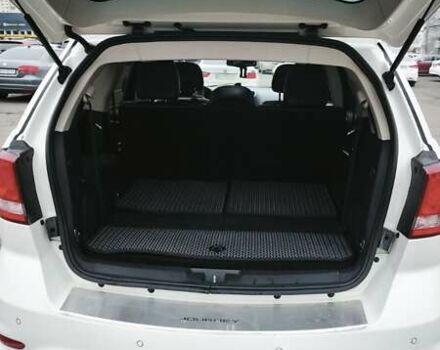 Белый Додж Джорни, объемом двигателя 2.36 л и пробегом 208 тыс. км за 11200 $, фото 8 на Automoto.ua