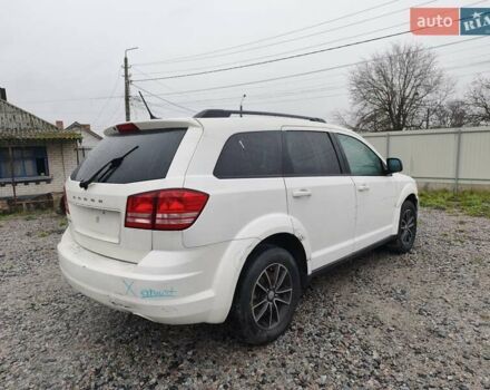 Белый Додж Джорни, объемом двигателя 2.4 л и пробегом 226 тыс. км за 7800 $, фото 4 на Automoto.ua