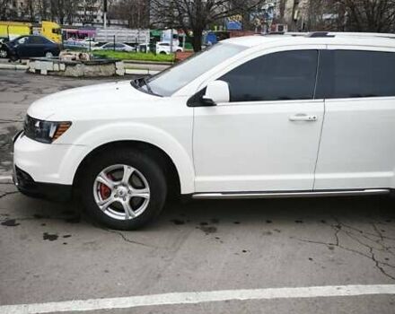 Белый Додж Джорни, объемом двигателя 2.36 л и пробегом 208 тыс. км за 11200 $, фото 2 на Automoto.ua