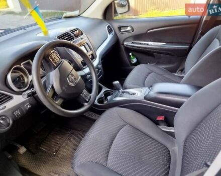 Білий Додж Джорні, об'ємом двигуна 2.36 л та пробігом 101 тис. км за 12300 $, фото 2 на Automoto.ua