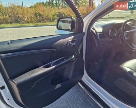 Белый Додж Джорни, объемом двигателя 3.6 л и пробегом 185 тыс. км за 14500 $, фото 2 на Automoto.ua