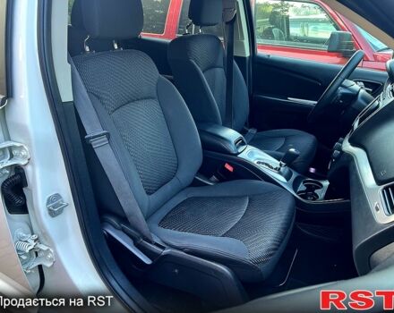 Белый Додж Джорни, объемом двигателя 2.4 л и пробегом 152 тыс. км за 12000 $, фото 4 на Automoto.ua
