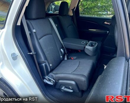 Белый Додж Джорни, объемом двигателя 2.4 л и пробегом 152 тыс. км за 12000 $, фото 3 на Automoto.ua