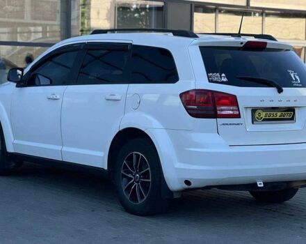 Белый Додж Джорни, объемом двигателя 2.4 л и пробегом 230 тыс. км за 13400 $, фото 3 на Automoto.ua