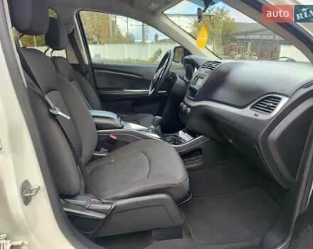 Белый Додж Джорни, объемом двигателя 2.36 л и пробегом 168 тыс. км за 11700 $, фото 2 на Automoto.ua