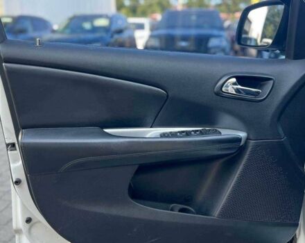 Белый Додж Джорни, объемом двигателя 2.4 л и пробегом 230 тыс. км за 13400 $, фото 7 на Automoto.ua