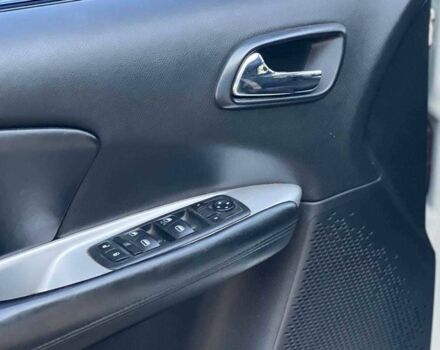 Белый Додж Джорни, объемом двигателя 2.4 л и пробегом 230 тыс. км за 13400 $, фото 8 на Automoto.ua