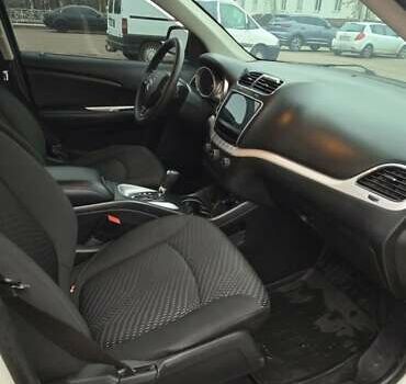 Белый Додж Джорни, объемом двигателя 2.4 л и пробегом 198 тыс. км за 12400 $, фото 5 на Automoto.ua