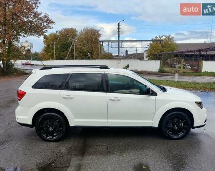 Белый Додж Джорни, объемом двигателя 2.36 л и пробегом 168 тыс. км за 11700 $, фото 5 на Automoto.ua