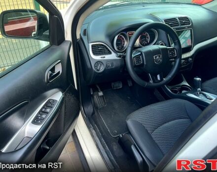Белый Додж Джорни, объемом двигателя 2.4 л и пробегом 152 тыс. км за 12000 $, фото 2 на Automoto.ua