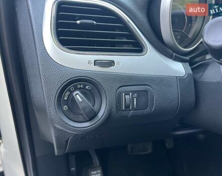 Белый Додж Джорни, объемом двигателя 2.36 л и пробегом 152 тыс. км за 12499 $, фото 14 на Automoto.ua