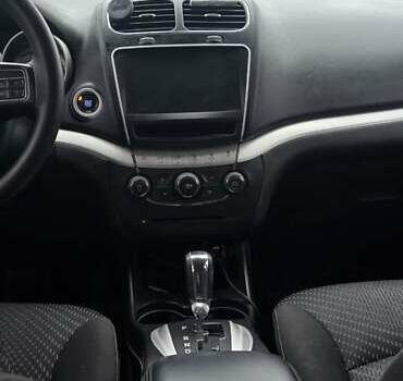 Белый Додж Джорни, объемом двигателя 2.4 л и пробегом 198 тыс. км за 12400 $, фото 11 на Automoto.ua