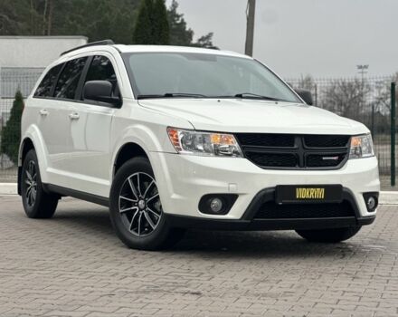 Белый Додж Джорни, объемом двигателя 2.4 л и пробегом 49 тыс. км за 13350 $, фото 4 на Automoto.ua