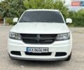 Белый Додж Джорни, объемом двигателя 2.36 л и пробегом 179 тыс. км за 15700 $, фото 2 на Automoto.ua
