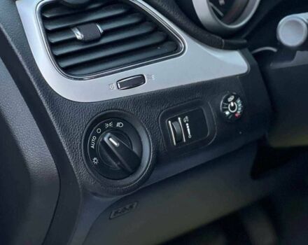 Белый Додж Джорни, объемом двигателя 2.4 л и пробегом 230 тыс. км за 13400 $, фото 12 на Automoto.ua