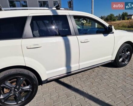 Белый Додж Джорни, объемом двигателя 3.6 л и пробегом 185 тыс. км за 14500 $, фото 3 на Automoto.ua