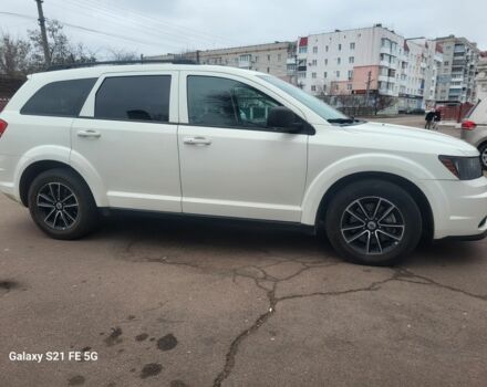 Белый Додж Джорни, объемом двигателя 2.4 л и пробегом 65 тыс. км за 11900 $, фото 2 на Automoto.ua