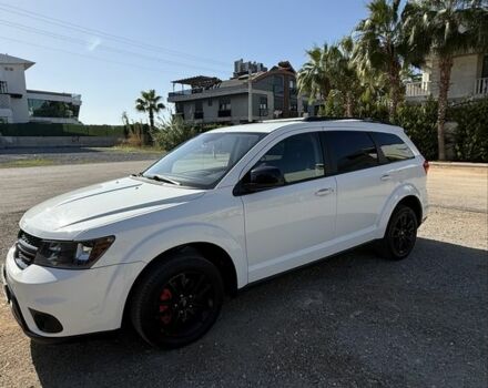 Белый Додж Джорни, объемом двигателя 2.4 л и пробегом 80 тыс. км за 14000 $, фото 5 на Automoto.ua