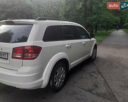 Белый Додж Джорни, объемом двигателя 2.36 л и пробегом 124 тыс. км за 11800 $, фото 6 на Automoto.ua