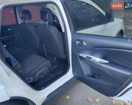 Белый Додж Джорни, объемом двигателя 2.36 л и пробегом 126 тыс. км за 11900 $, фото 8 на Automoto.ua