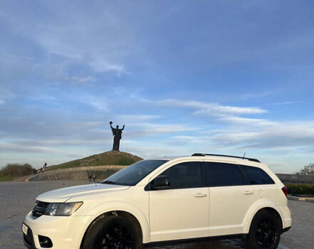 Белый Додж Джорни, объемом двигателя 2.36 л и пробегом 176 тыс. км за 13200 $, фото 1 на Automoto.ua