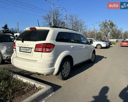 Белый Додж Джорни, объемом двигателя 2.36 л и пробегом 126 тыс. км за 11900 $, фото 3 на Automoto.ua