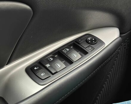 Белый Додж Джорни, объемом двигателя 2.4 л и пробегом 86 тыс. км за 14900 $, фото 12 на Automoto.ua