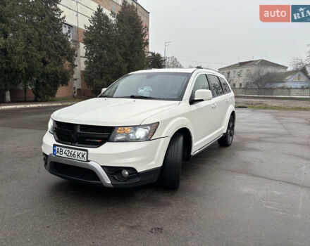 Белый Додж Джорни, объемом двигателя 2.36 л и пробегом 225 тыс. км за 10850 $, фото 3 на Automoto.ua