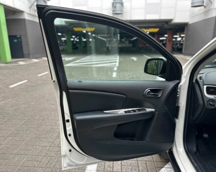 Белый Додж Джорни, объемом двигателя 2.4 л и пробегом 86 тыс. км за 14900 $, фото 11 на Automoto.ua