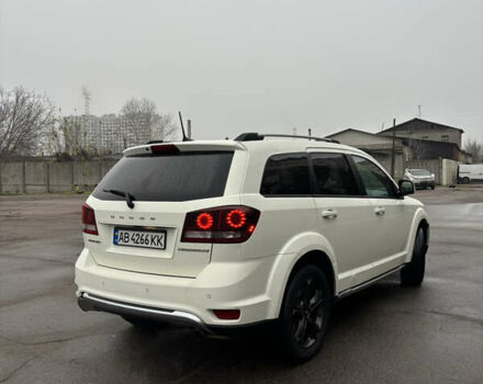 Белый Додж Джорни, объемом двигателя 2.36 л и пробегом 225 тыс. км за 10850 $, фото 2 на Automoto.ua