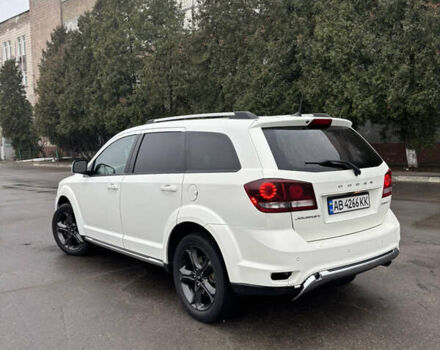 Белый Додж Джорни, объемом двигателя 2.36 л и пробегом 225 тыс. км за 10850 $, фото 5 на Automoto.ua