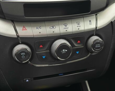 Белый Додж Джорни, объемом двигателя 2.4 л и пробегом 86 тыс. км за 14900 $, фото 19 на Automoto.ua