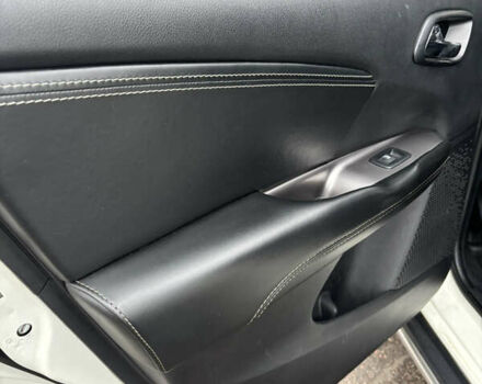 Белый Додж Джорни, объемом двигателя 2.36 л и пробегом 225 тыс. км за 10850 $, фото 8 на Automoto.ua