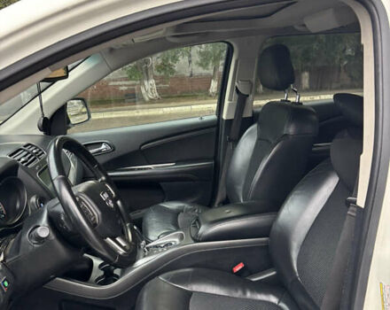 Белый Додж Джорни, объемом двигателя 2.36 л и пробегом 225 тыс. км за 10850 $, фото 6 на Automoto.ua