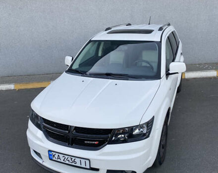 Белый Додж Джорни, объемом двигателя 2 л и пробегом 250 тыс. км за 8500 $, фото 1 на Automoto.ua