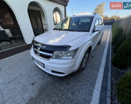 Белый Додж Джорни, объемом двигателя 2 л и пробегом 340 тыс. км за 8900 $, фото 1 на Automoto.ua