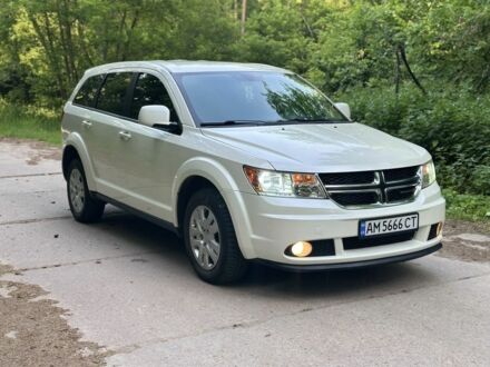 Белый Додж Джорни, объемом двигателя 2.4 л и пробегом 196 тыс. км за 254 $, фото 1 на Automoto.ua