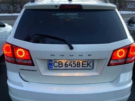 Белый Додж Джорни, объемом двигателя 2.4 л и пробегом 212 тыс. км за 11000 $, фото 1 на Automoto.ua