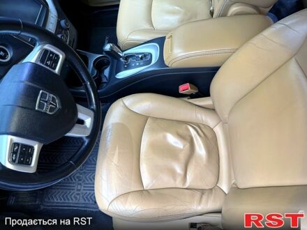 Белый Додж Джорни, объемом двигателя 3.6 л и пробегом 210 тыс. км за 12000 $, фото 1 на Automoto.ua