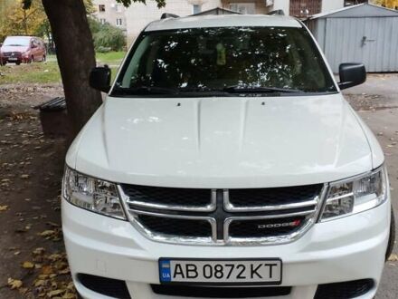 Белый Додж Джорни, объемом двигателя 2.36 л и пробегом 209 тыс. км за 11000 $, фото 1 на Automoto.ua