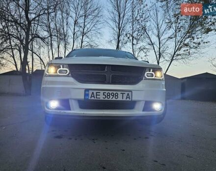 Білий Додж Джорні, об'ємом двигуна 2.4 л та пробігом 187 тис. км за 12300 $, фото 1 на Automoto.ua